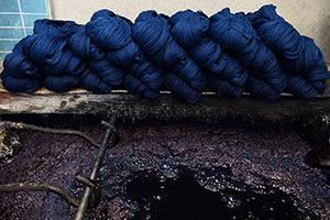 備後節織,備後絣,藍染,柿渋染,墨染,木綿生地,絣,先染め,広島,絣